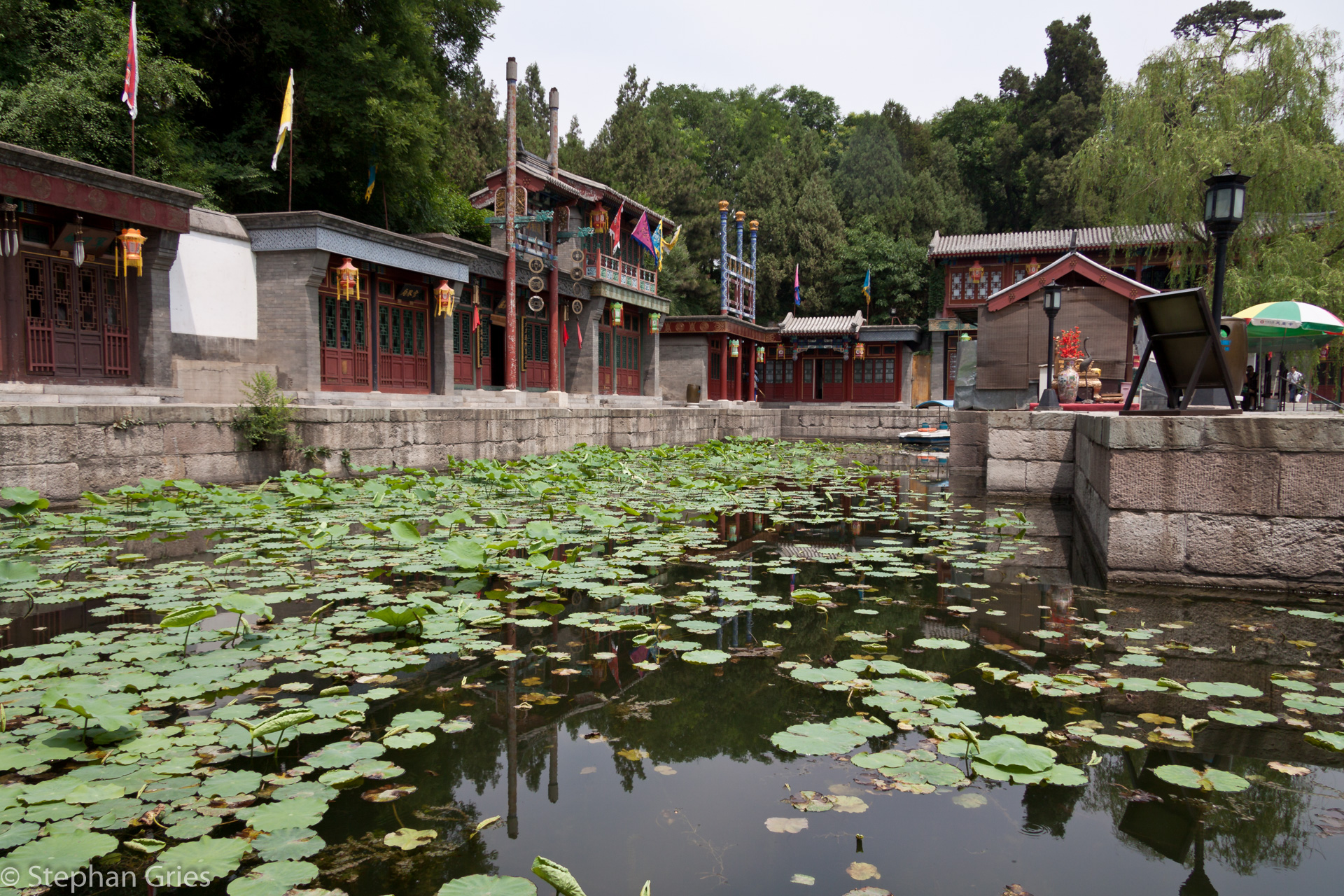 - Im (neuen) Sommerpalast. Mit Blick auf die Suzhou-Straße, die Einkaufsmeile