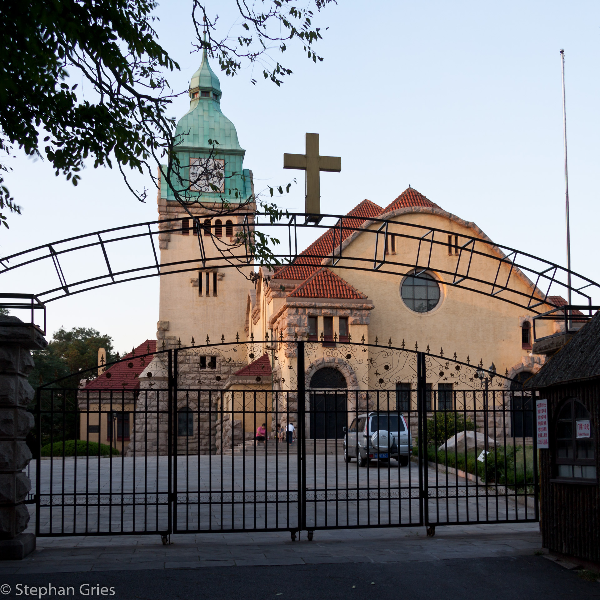 Vom Hotel zu Fuß zu erreichen, die evangelische Christuskirche. Eigentlich war die Besuchszeit schon vorbei. Als aber meine Staatsangehörigkeit zur Sprache kam, bekamen wir ne kostenlose Privatführung.