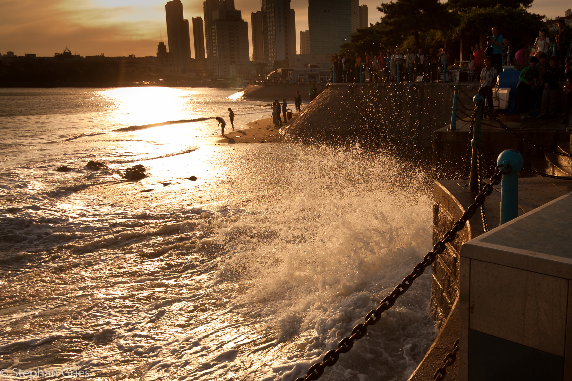 Von der Zhan Brücke läuft man einfach die Zhongshan Road in Richtung Altstadt.