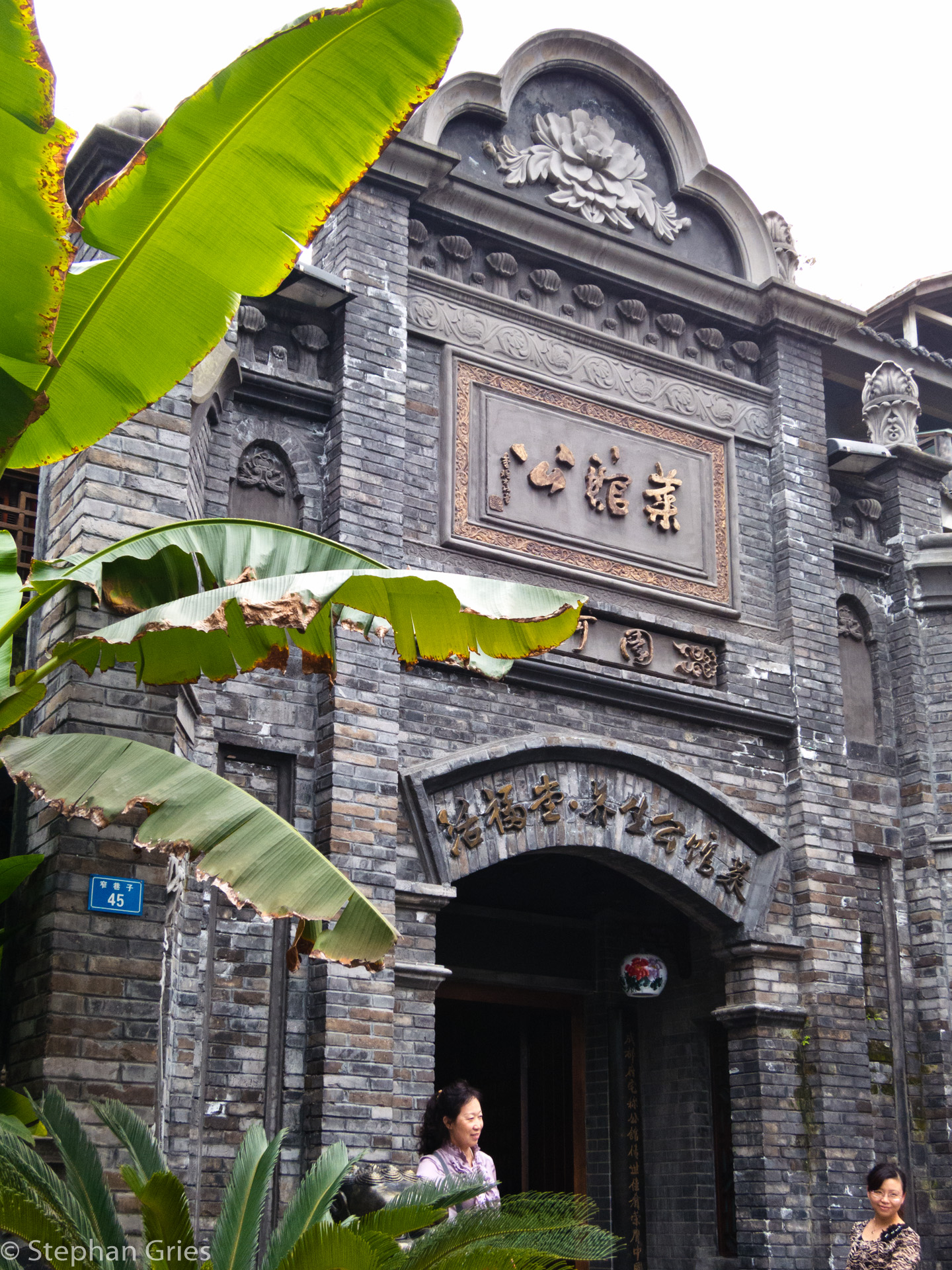 Viele alte Gebäude sind echt, einige wurden aber in alte wierder aufgebaut.