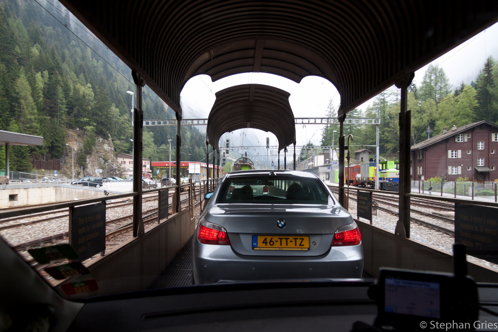 CH: Mit dem Autozug durch den Lötschbergtunnel